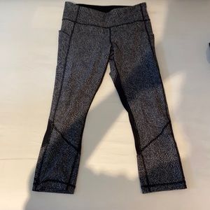 Lululemon patterned Align Leggings 25”
